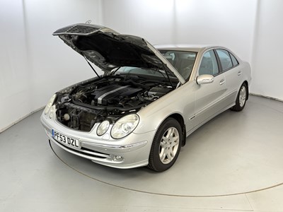 Lot 124 - 2004 Mercedes E320