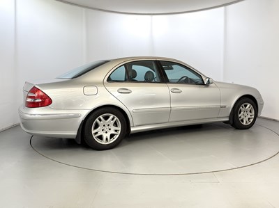 Lot 124 - 2004 Mercedes E320