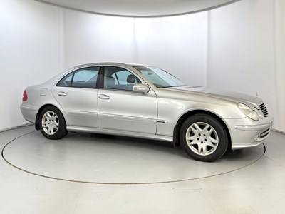 Lot 124 - 2004 Mercedes E320