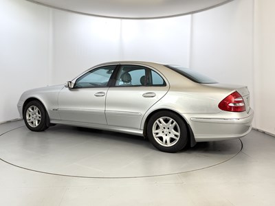 Lot 124 - 2004 Mercedes E320