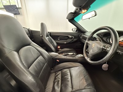 Lot 41 - 2004 Porsche 911 Carrera 4S