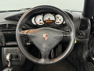 Lot 41 - 2004 Porsche 911 Carrera 4S