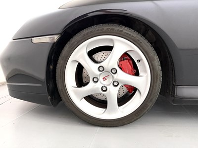 Lot 41 - 2004 Porsche 911 Carrera 4S