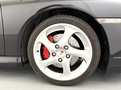 Lot 41 - 2004 Porsche 911 Carrera 4S