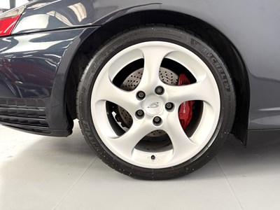 Lot 25 - 2004 Porsche 911 Carrara 4S