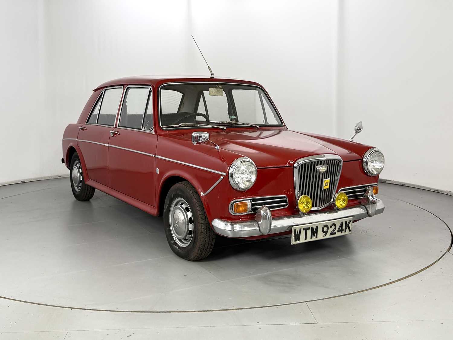 Lot 4 - 1972 Wolseley 1300