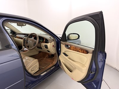 Lot 14 - 2005 Jaguar XJR - NO RESERVE