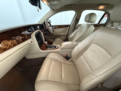 Lot 14 - 2005 Jaguar XJR - NO RESERVE