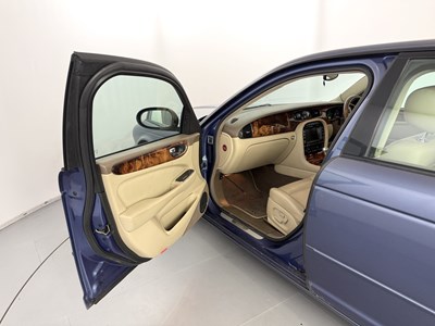 Lot 14 - 2005 Jaguar XJR - NO RESERVE