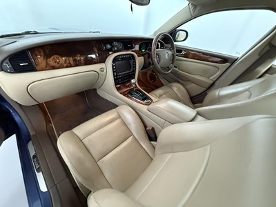 Lot 14 - 2005 Jaguar XJR - NO RESERVE