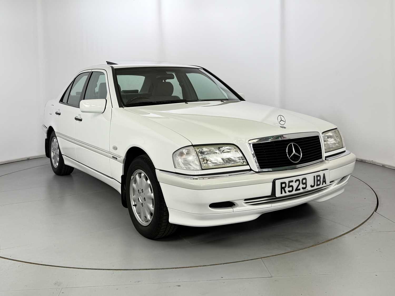 Lot 58 - 1997 Mercedes C250