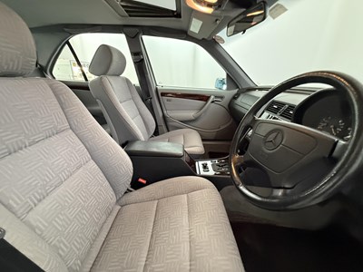 Lot 58 - 1997 Mercedes C250