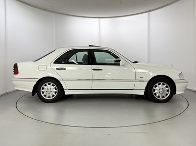 Lot 58 - 1997 Mercedes C250