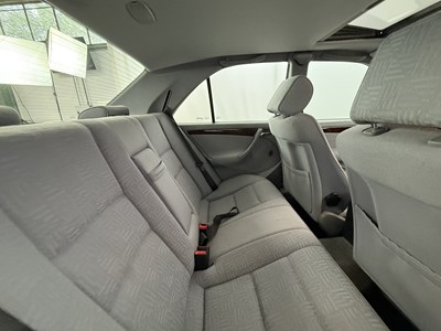Lot 58 - 1997 Mercedes C250