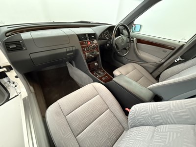 Lot 58 - 1997 Mercedes C250