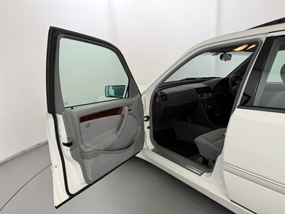 Lot 58 - 1997 Mercedes C250