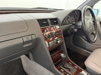Lot 58 - 1997 Mercedes C250