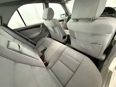 Lot 58 - 1997 Mercedes C250