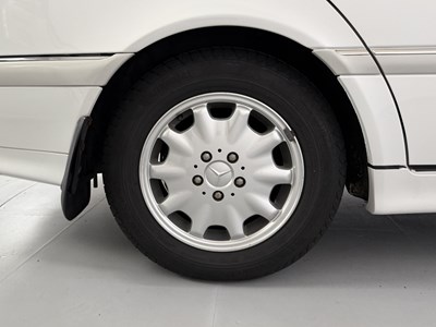 Lot 58 - 1997 Mercedes C250