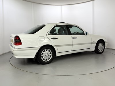 Lot 58 - 1997 Mercedes C250