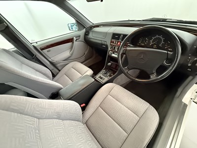 Lot 58 - 1997 Mercedes C250