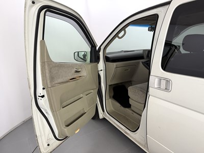 Lot 129 - 2003 Nissan Elgrand