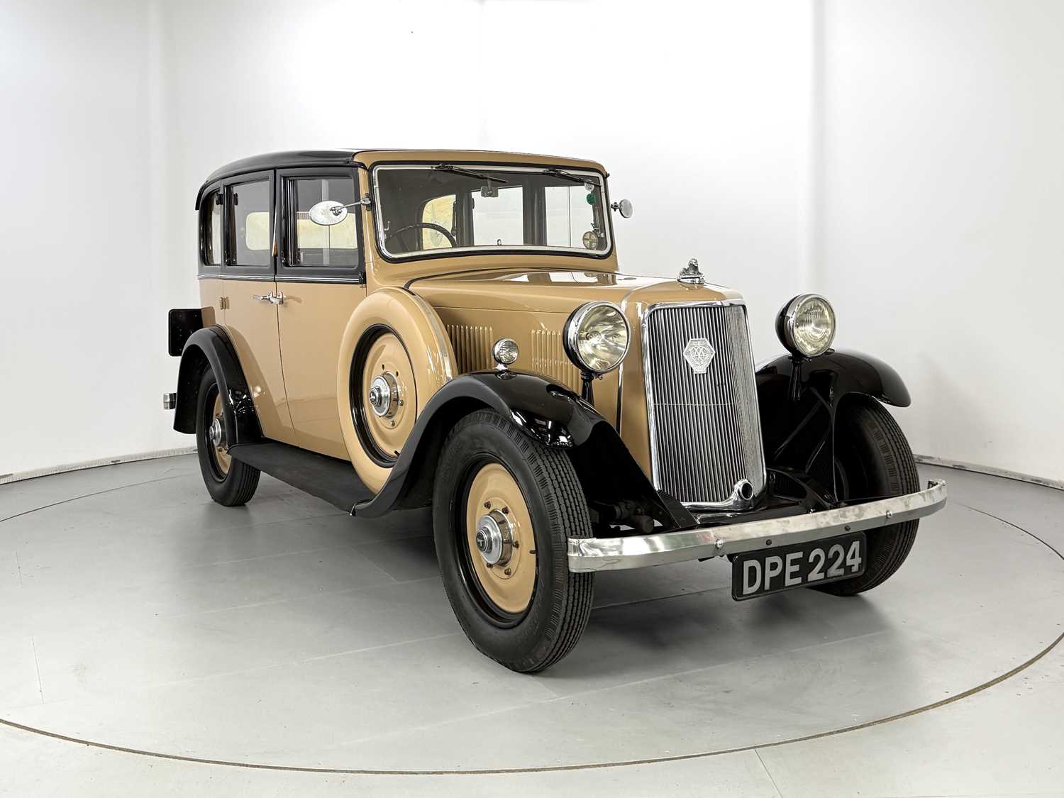Lot 101 - 1936 Armstrong-Siddeley 12 Plus