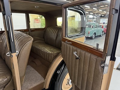 Lot 101 - 1936 Armstrong-Siddeley 12 Plus