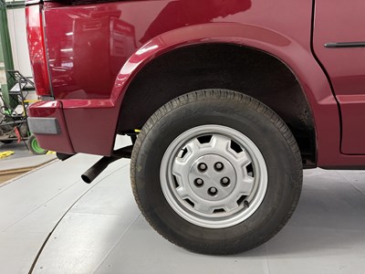 Lot 39 - 1990 Dodge Caravan