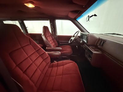 Lot 39 - 1990 Dodge Caravan