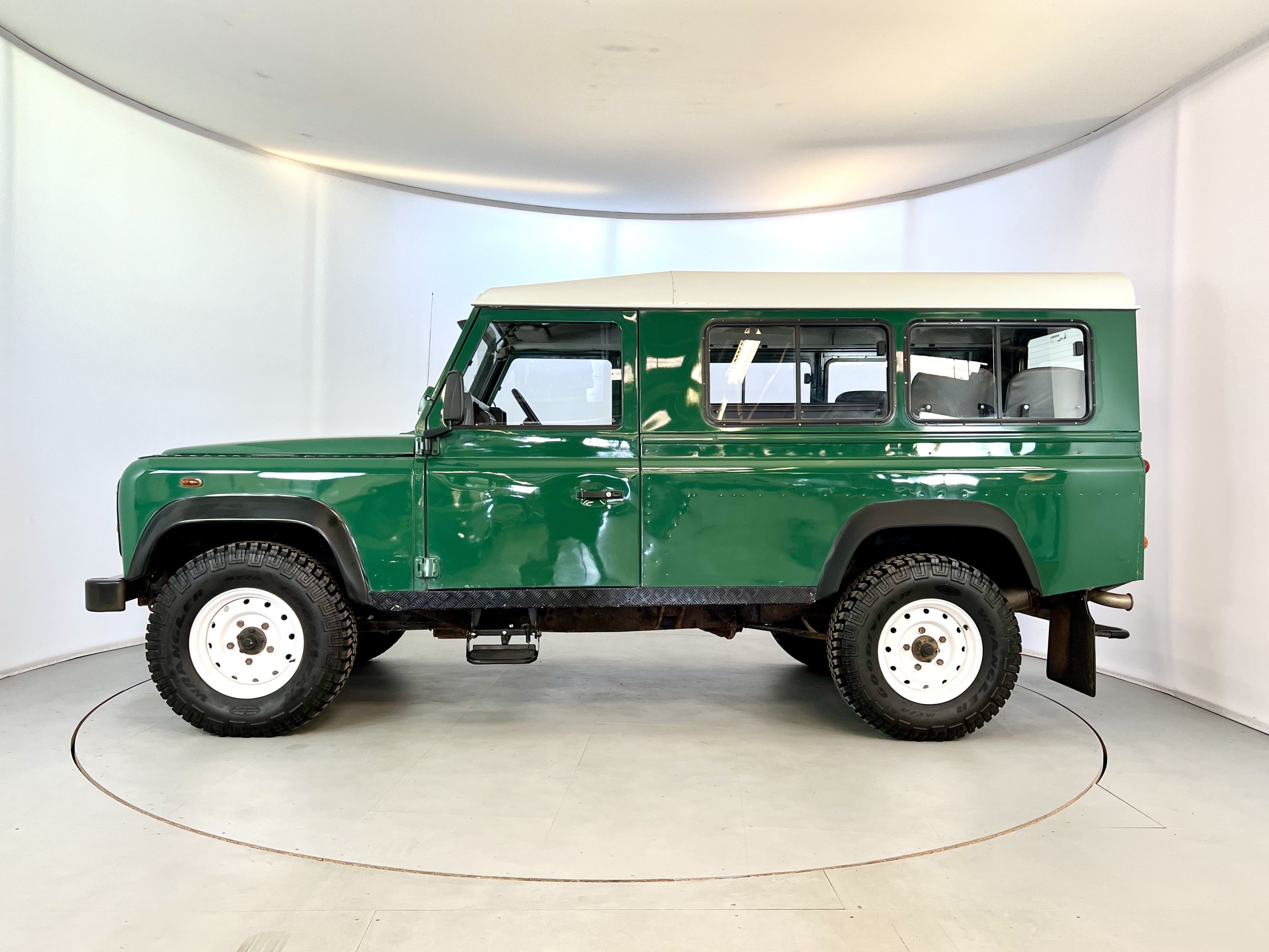 Lot 81 - 2003 Land Rover Defender 110 TD5