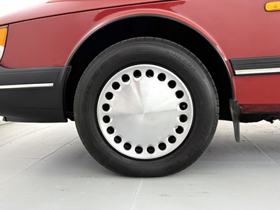 Lot 14 - 1989 Saab 900i