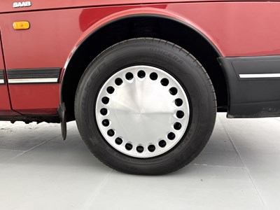 Lot 14 - 1989 Saab 900i