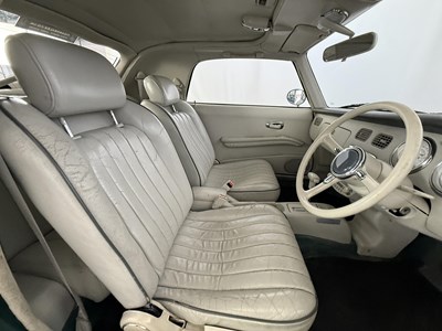 Lot 89 - 1991 Nissan Figaro