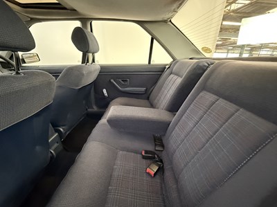 Lot 16 - 1991 Peugeot 405 GLD