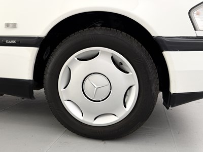 Lot 61 - 1996 Mercedes-Benz C200