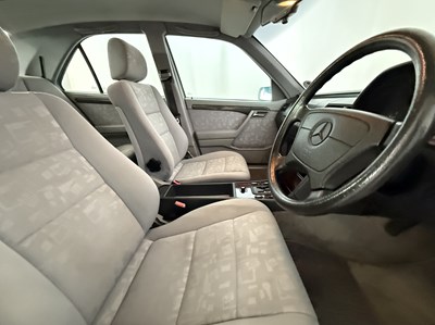Lot 61 - 1996 Mercedes-Benz C200