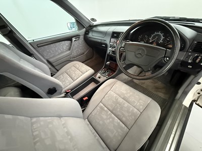 Lot 61 - 1996 Mercedes-Benz C200