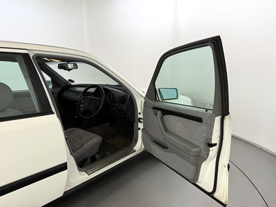 Lot 61 - 1996 Mercedes-Benz C200