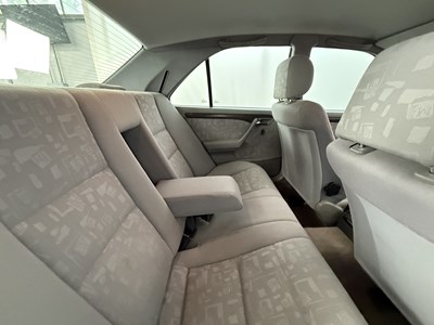 Lot 61 - 1996 Mercedes-Benz C200