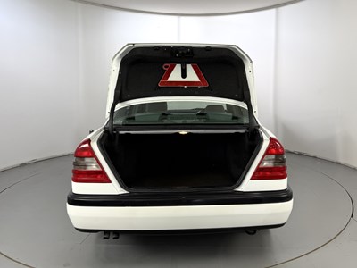 Lot 61 - 1996 Mercedes-Benz C200