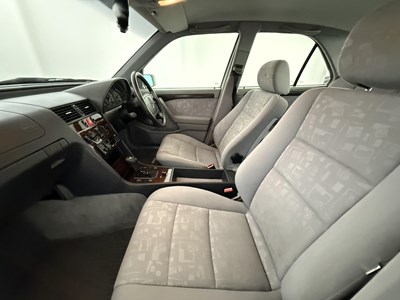 Lot 61 - 1996 Mercedes-Benz C200