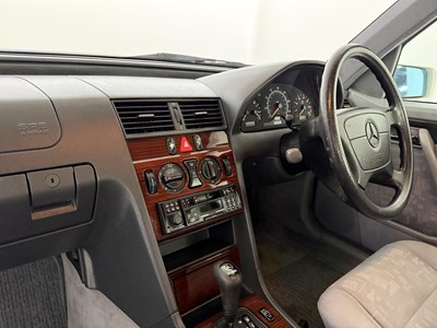 Lot 61 - 1996 Mercedes-Benz C200
