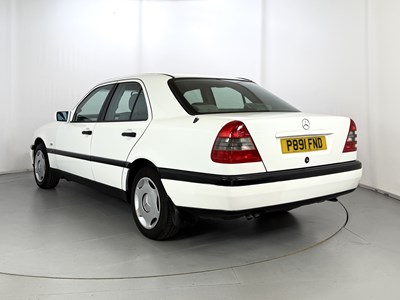 Lot 61 - 1996 Mercedes-Benz C200