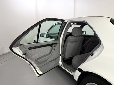 Lot 61 - 1996 Mercedes-Benz C200