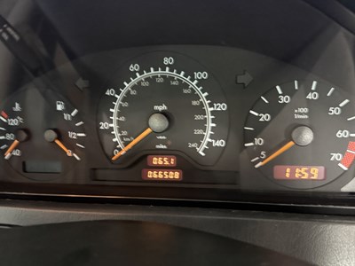 Lot 61 - 1996 Mercedes-Benz C200