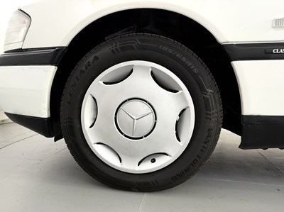 Lot 61 - 1996 Mercedes-Benz C200