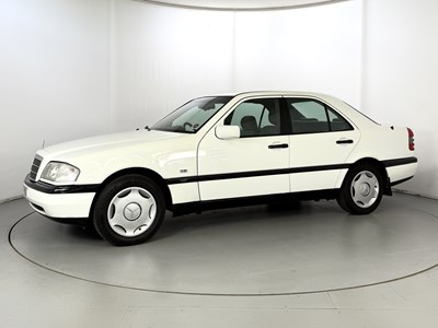 Lot 61 - 1996 Mercedes-Benz C200