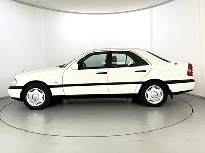Lot 61 - 1996 Mercedes-Benz C200