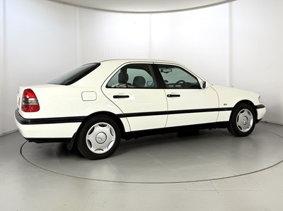 Lot 61 - 1996 Mercedes-Benz C200